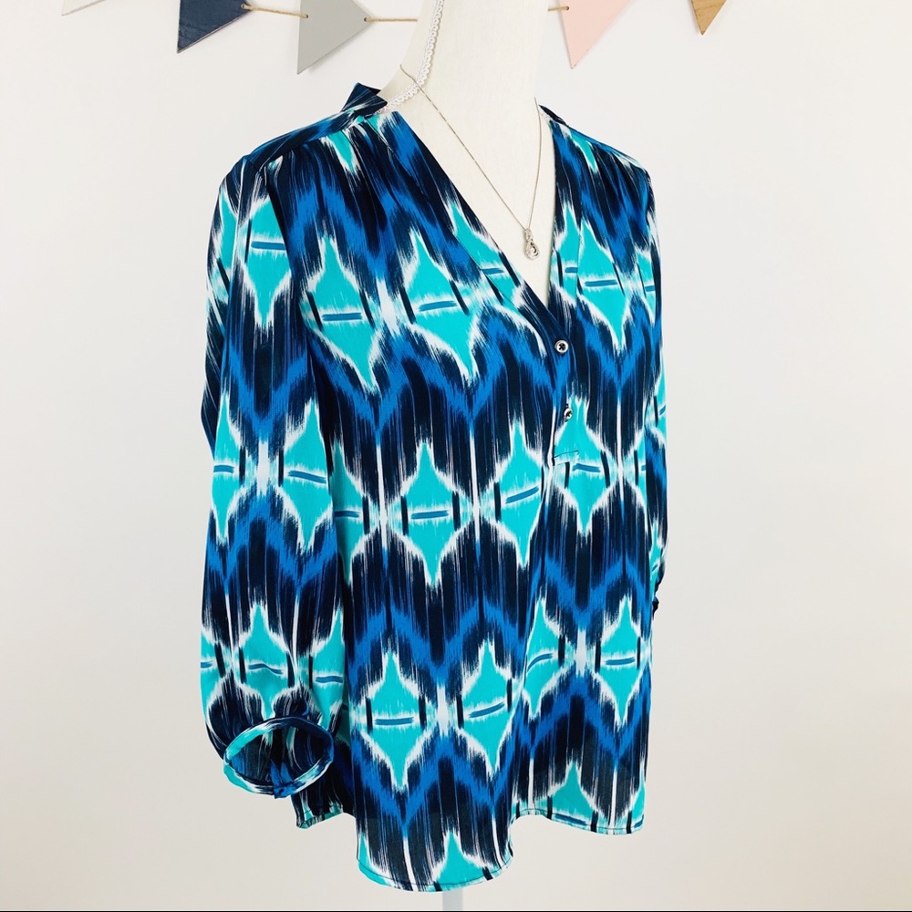Banana Republic V-Neck Ikat Top w/Hi- Low Hem - Picture 4 of 8